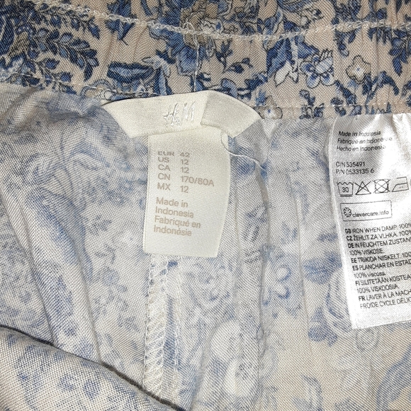 Blue and white shorts - Picture 2 of 2